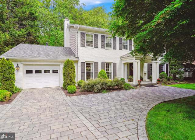 Property at 1586 Forest Villa Ln, Mclean, VA 22101, 5 beds, 3.5 baths
