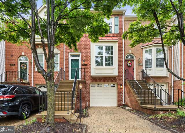 Property at 13124 Kidwell Field Rd, Herndon, VA 20171, 2 beds, 2.5 baths