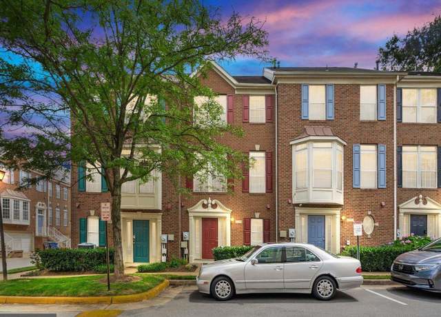 Property at 2706 Manhattan Pl, Vienna, VA 22180, 3 beds, 3.5 baths