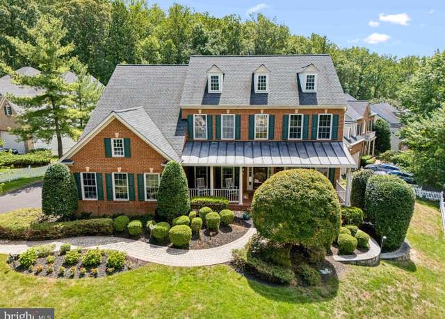 Property at 1719 Worthy Ct, Woodbridge, VA 22191, 5 beds, 3.5 baths