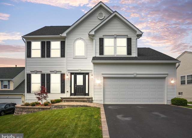 Property at 62 Niblick Ct, Martinsburg, WV 25405, 5 beds, 3.5 baths