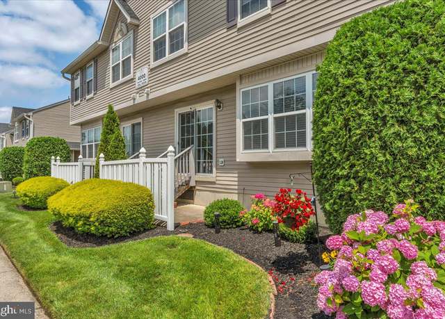Property at 4002 Grenwich Ln, Mount Laurel, NJ 08054, 3 beds, 2.5 baths