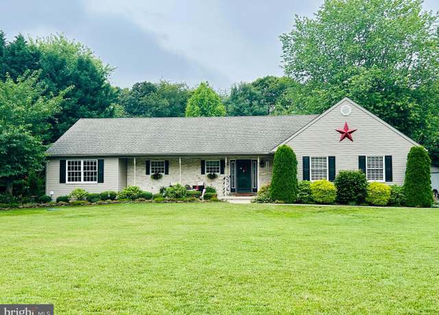 Property at 1821 York Ave, Williamstown, NJ 08094, 3 beds, 2.5 baths