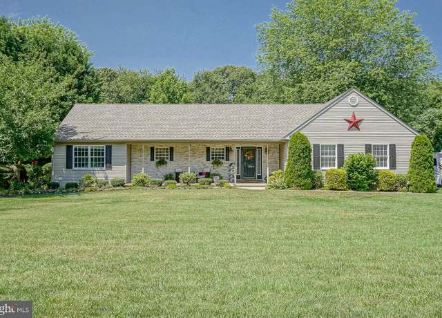 Property at 1821 York Ave, Williamstown, NJ 08094, 3 beds, 2.5 baths