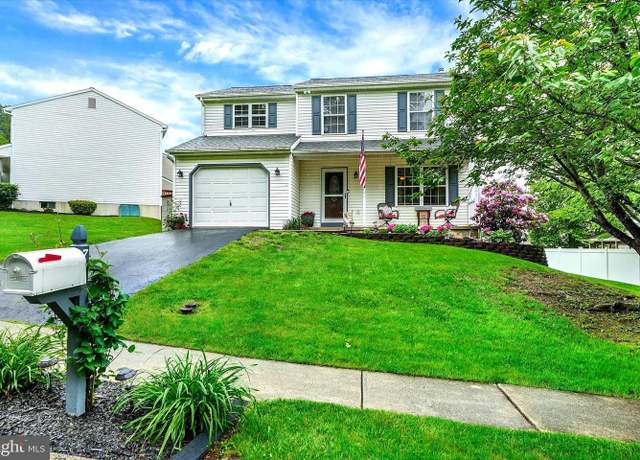 Property at 77 Patterson Dr, Robesonia, PA 19551, 3 beds, 2.5 baths