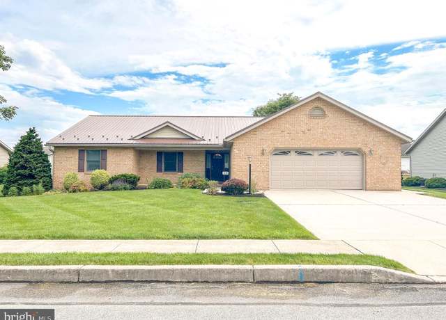 Property at 60 Parkwood Dr, Greencastle, PA 17225, 3 beds, 2.5 baths