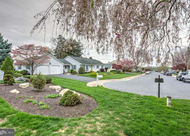 Property at 2 Meadow Ln, New Holland, PA 17557, 3 beds, 1.5 baths