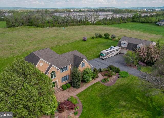 Property at 634 Country Club Rd, Easton, PA 18045, 4 beds, 3 baths