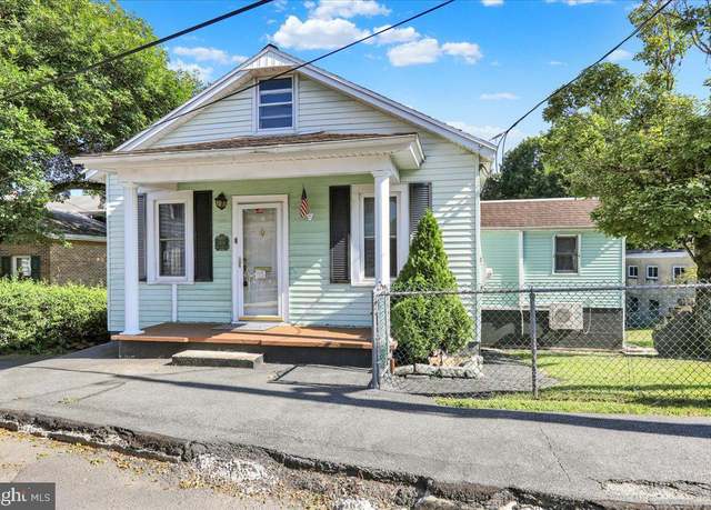 Property at 1401 Mount Hope Ave, Pottsville, PA 17901, 2 beds, 1 bath