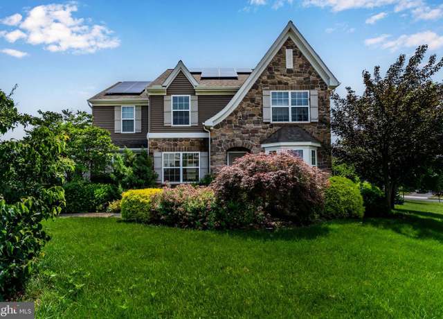 Property at 318 Woodbridge Dr, Etters, PA 17319, 4 beds, 2.5 baths