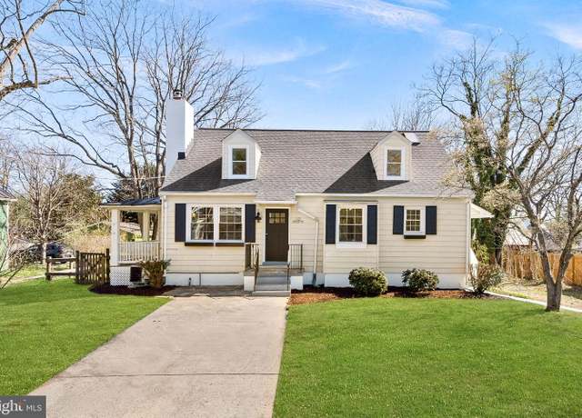 Property at 10 High St, Round Hill, VA 20141, 4 beds, 2 baths