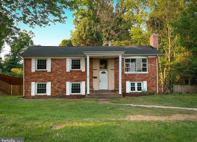Property at 2208 Princess Anne Ln, Woodbridge, VA 22191, 5 beds, 3 baths