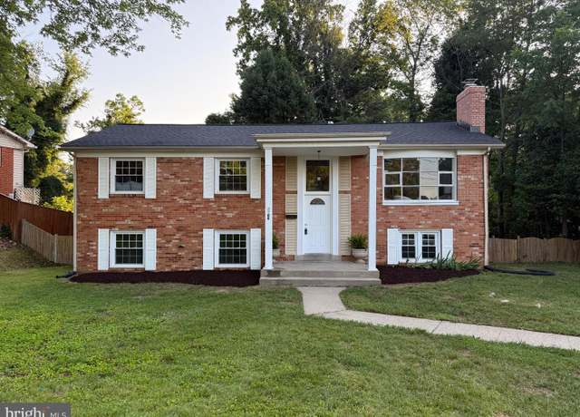 Property at 2208 Princess Anne Ln, Woodbridge, VA 22191, 5 beds, 3 baths