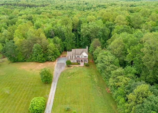 Property at 838 Hartwood Rd, Fredericksburg, VA 22406, 5 beds, 4 baths