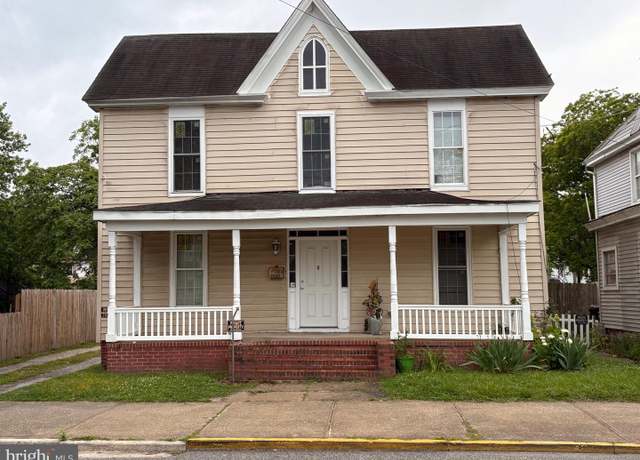 Property at 810 Locust St, Cambridge, MD 21613, 5 beds, 4 baths