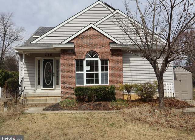Property at 220 Estaugh Ave, Berlin, NJ 08009, 4 beds, 3 baths