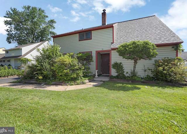 Property at 12 Geranium Rd, Levittown, PA 19057, 4 beds, 2 baths