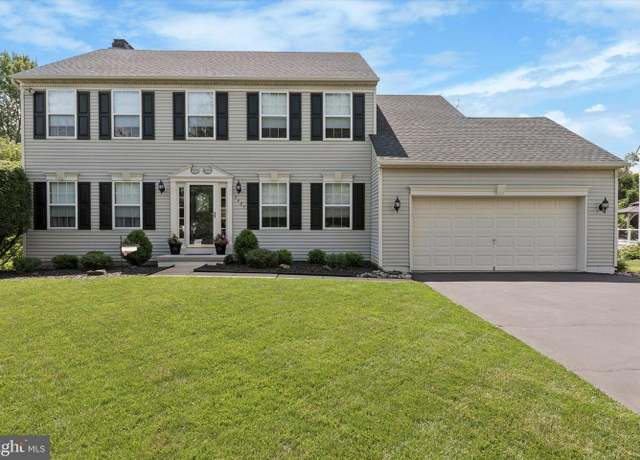 Property at 3427 Pin Oak Ln, Chalfont, PA 18914, 4 beds, 2.5 baths