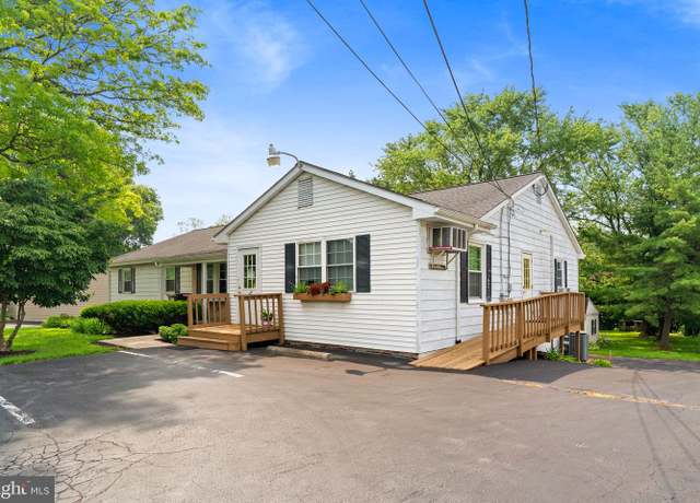 Property at 3844 Columbia Ave, Mountville, PA 17554, 5 beds, 2.5 baths