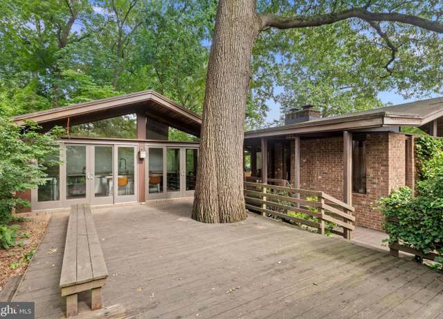 Property at 2825 Lorcom Ln, Arlington, VA 22207, 3 beds, 3 baths