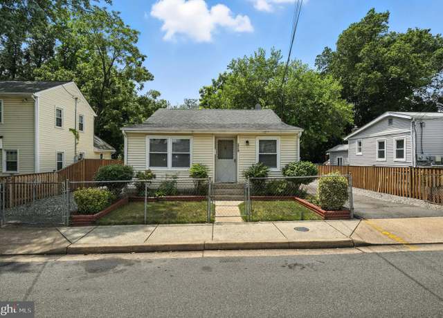 Property at 1710 S Monroe St, Arlington, VA 22204, 2 beds, 2 baths
