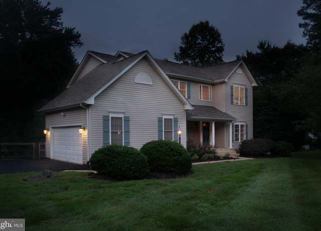 Property at 7413 Whisperwood Dr, Warrenton, VA 20187, 4 beds, 3.5 baths