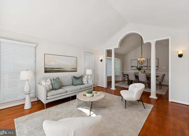 Property at 8410 Copperleaf Ct, Fairfax Station, VA 22039, 5 beds, 4 baths