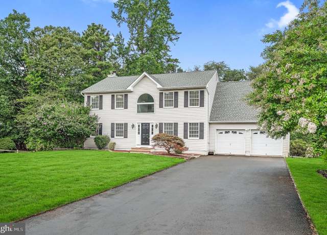 Property at 18 Brentwood Dr, Jackson, NJ 08527, 4 beds, 2.5 baths