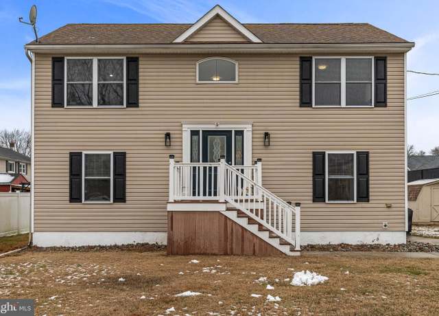 Property at 9 Holly Dr, Pennsville, NJ 08070, 4 beds, 2 baths