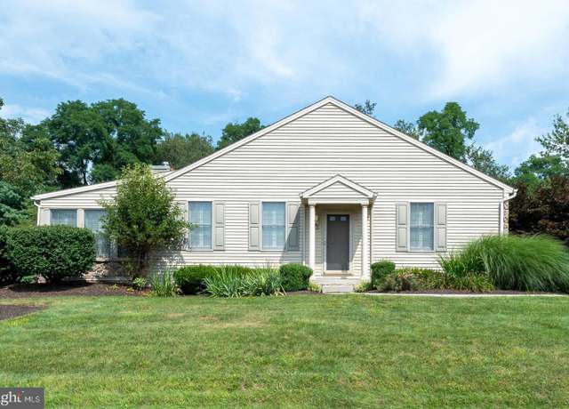 Property at 1001 Saint Andrews Ct, Mechanicsburg, PA 17050, 2 beds, 2.5 baths