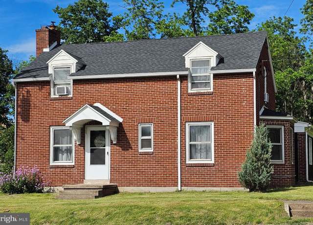 Property at 3209 E Harrisburg Pike, Middletown, PA 17057, 4 beds, 1.5 baths