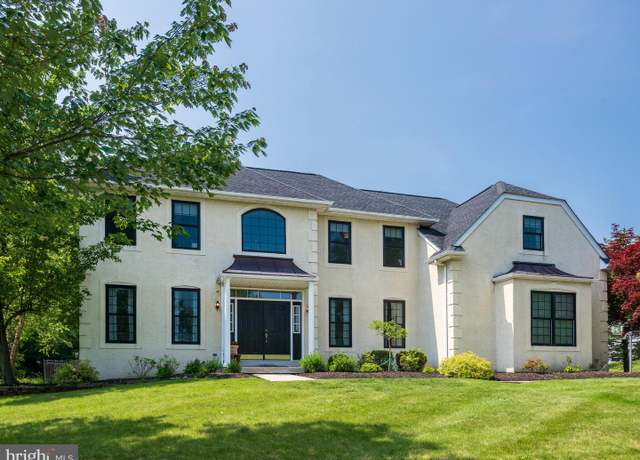 Property at 355 Vista Dr, Phoenixville, PA 19460, 4 beds, 3 baths