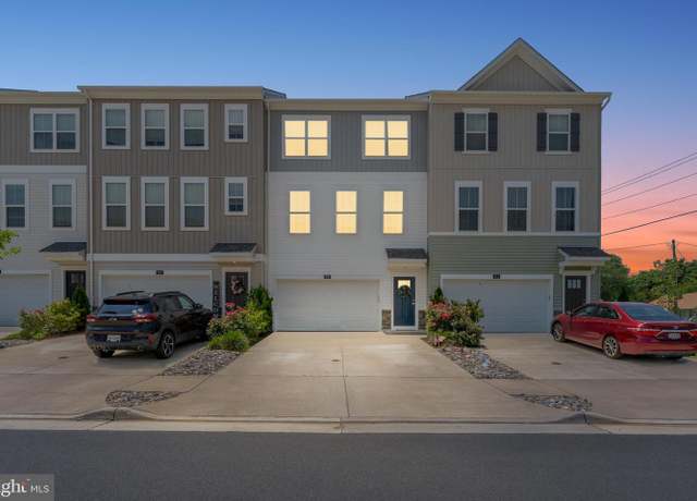 Property at 609 Cherryview Dr, Fredericksburg, VA 22405, 4 beds, 3.5 baths