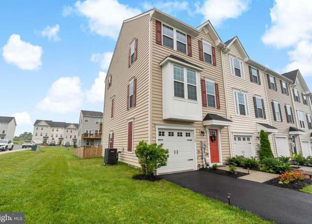 Property at 140 Quebec Ct, Falling Waters, WV 25419, 3 beds, 2.5 baths