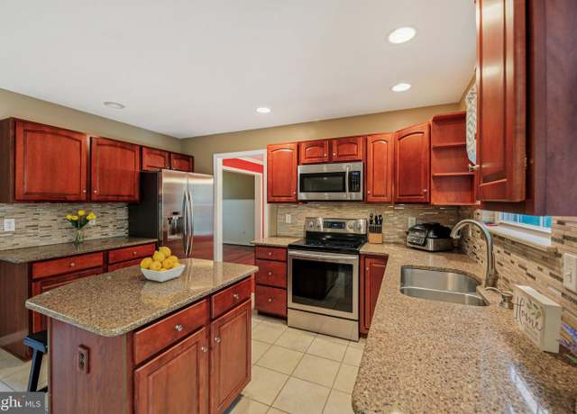 Property at 2823 Graybill Ct, New Windsor, MD 21776, 4 beds, 3 baths