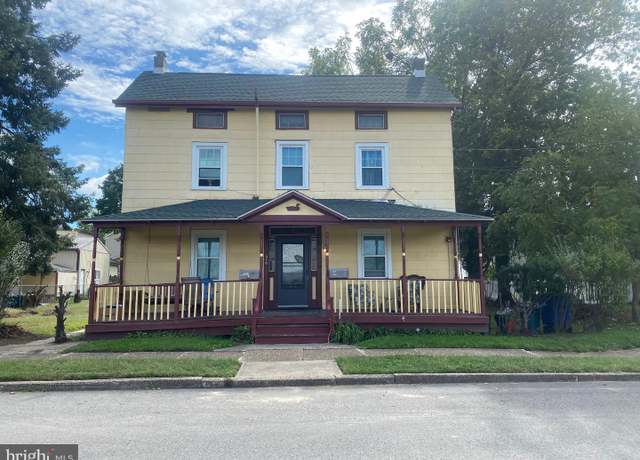Property at 310 Front St, Beverly, NJ 08010, 7 beds, 2 baths
