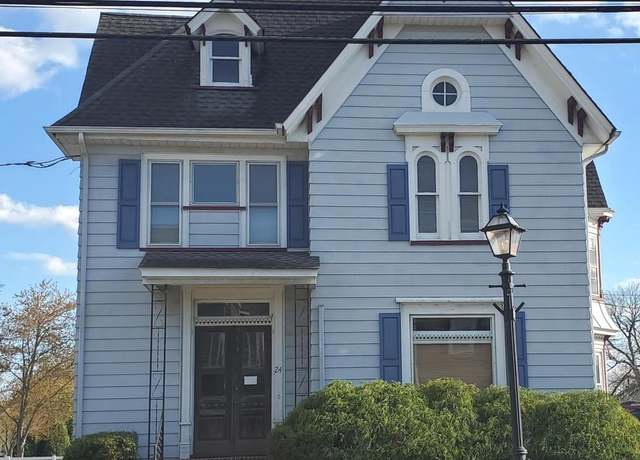 Property at 24 East Ave, Woodstown, NJ 08098, 6 beds, 1 bath