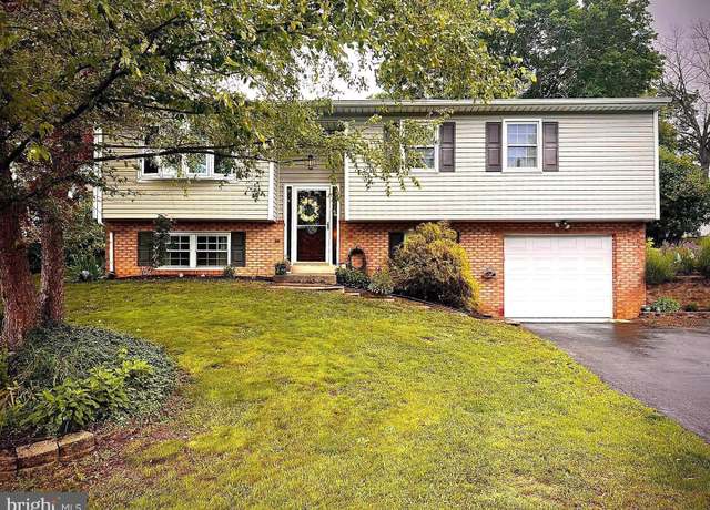 Property at 480 Hoffman Dr, Harrisburg, PA 17111, 4 beds, 2.5 baths