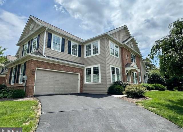 Property at 30 Farmview Ln, Lititz, PA 17543, 3 beds, 2.5 baths