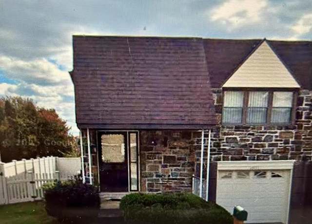 Property at 15111 Ina Dr, Philadelphia, PA 19116, 4 beds, 2.5 baths