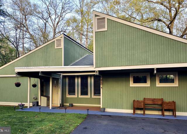 Property at 6266 Occoquan Forest Dr, Manassas, VA 20112, 4 beds, 2 baths