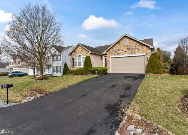 Property at 62 Kerrigan Ct, Martinsburg, WV 25405, 3 beds, 3 baths