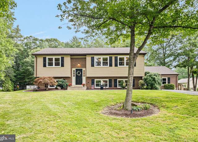 Property at 8 Chrissy Ct, Bear, DE 19701, 4 beds, 2.5 baths