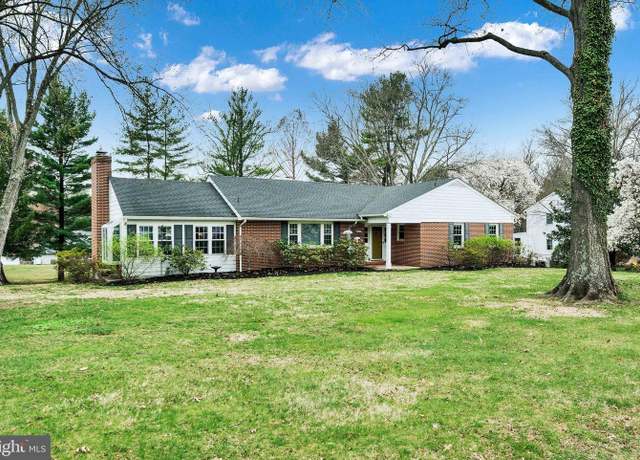 Property at 850 S High St, West Chester, PA 19382, 4 beds, 3.5 baths