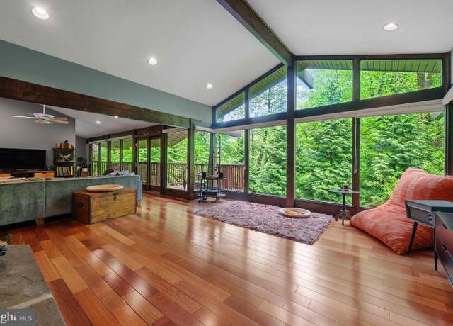 Property at 813 Old State Rd, Berwyn, PA 19312, 4 beds, 2.5 baths