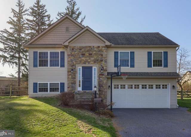 Property at 366 S Center Ave, Palmyra, PA 17078, 3 beds, 2.5 baths