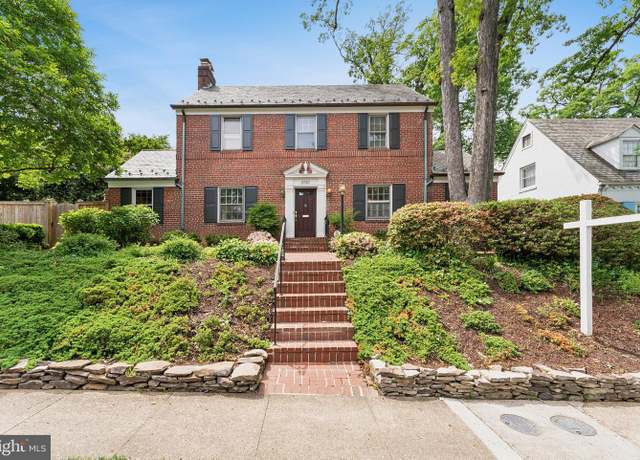 Property at 2312 S Joyce St, Arlington, VA 22202, 3 beds, 3.5 baths