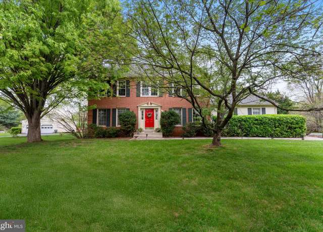 Property at 1113 Sugar Maple Ln, Herndon, VA 20170, 4 beds, 3.5 baths
