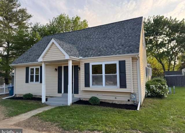 Property at 8 Carleton Ct, New Castle, DE 19720, 3 beds, 2.5 baths