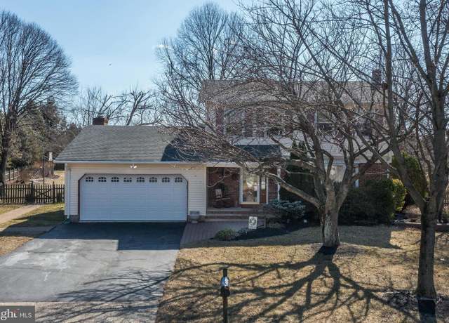 Property at 5 Carty Dr, Bordentown, NJ 08505, 4 beds, 2.5 baths